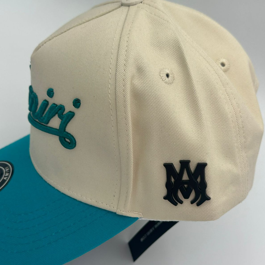Gorra Amiri Beige & Turquesa – Estilo Exclusivo