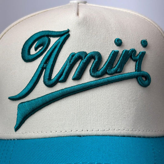 Gorra Amiri Beige & Turquesa – Estilo Exclusivo