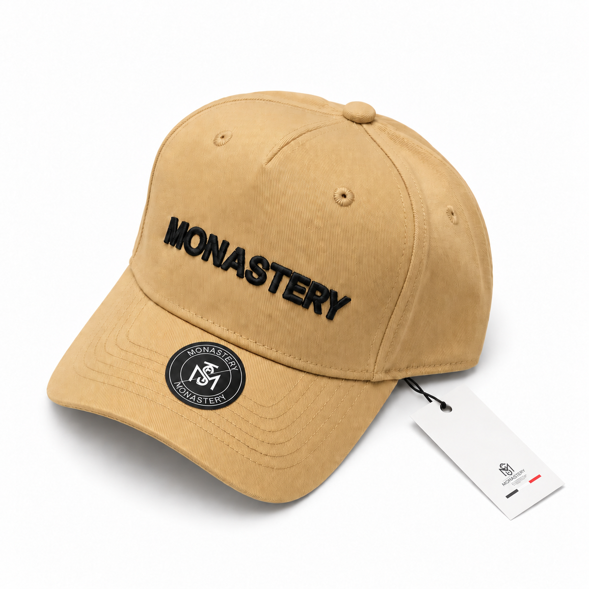 Gorra Monastery beige con bordado negro en fondo blanco